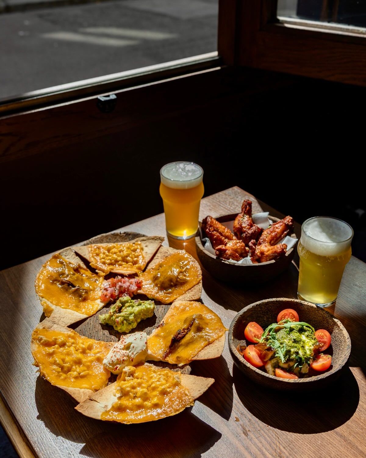 Tapas et bières pression à partager chez August